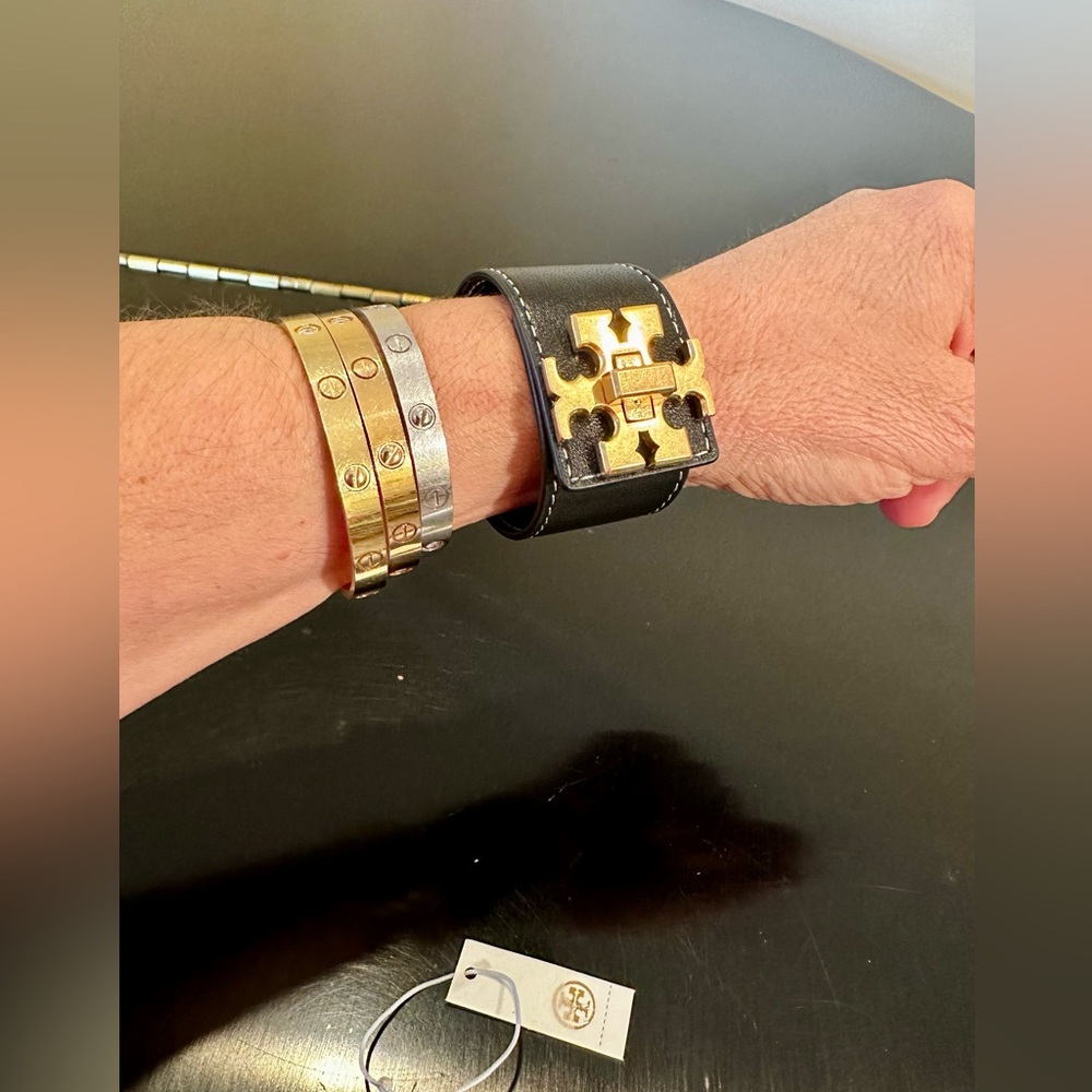 Tory Burch Authentic Luxe NWT Timeless Black Kira Turn-Lock Leather Bracelet - Picture 4 of 17